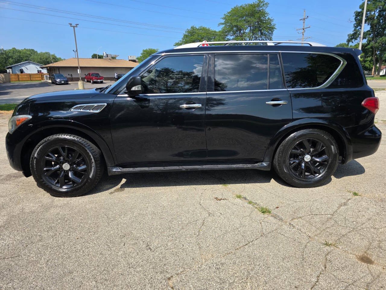 Used 2011 INFINITI QX56 4WD w/ Theater Pkg image 5