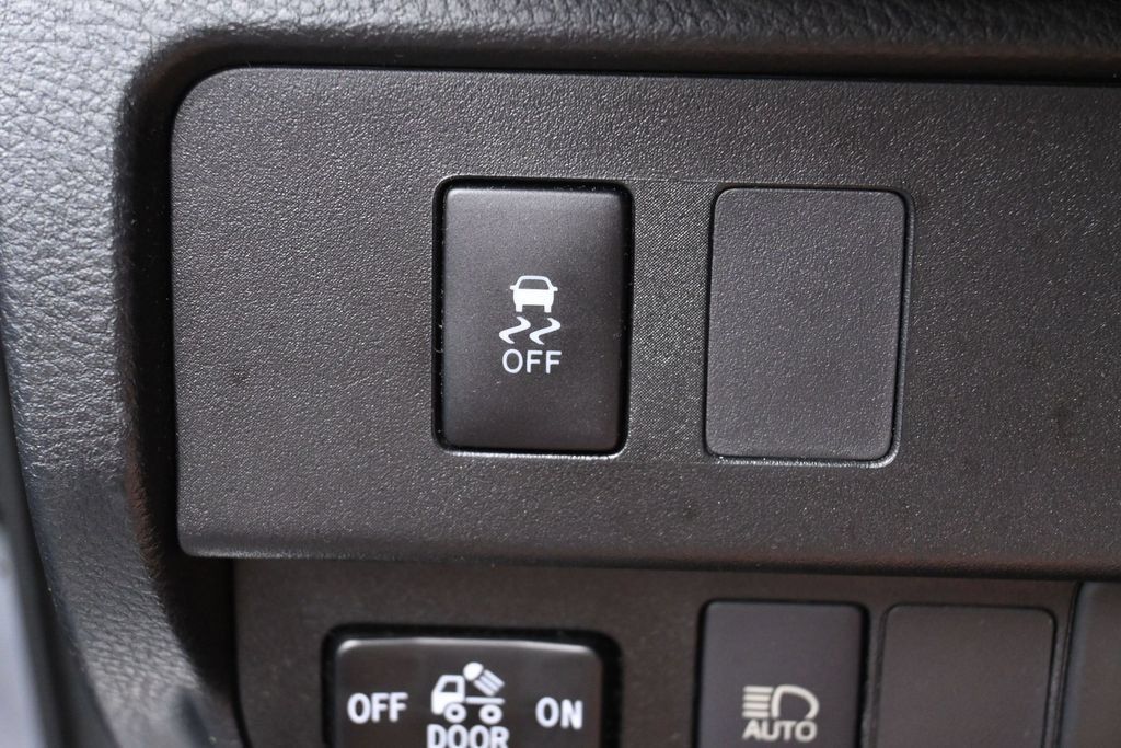 Certified 2020 Toyota Tacoma SR5 AWD/4WD image 14