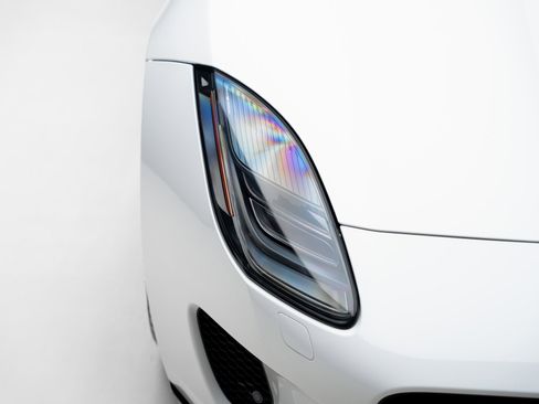 Used 2020 Jaguar F-TYPE Coupe image 11