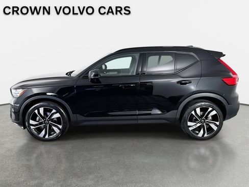 Used 2023 Volvo XC40 B4 Ultimate image 9