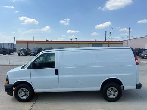 Used 2019 Chevrolet Express 2500 image 3