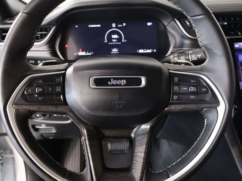 Used 2024 Jeep Grand Cherokee L Limited w/ Luxury Tech Group II AWD/4WD image 3