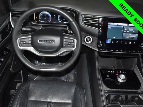 Certified 2024 Jeep Wagoneer Series II w/ Flexible Seating Group AWD/4WD image 14