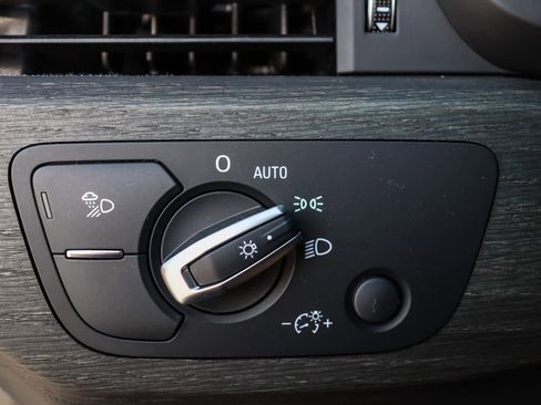 Used 2021 Audi A4 2.0T allroad Premium Plus w/ Premium Plus Package image 29