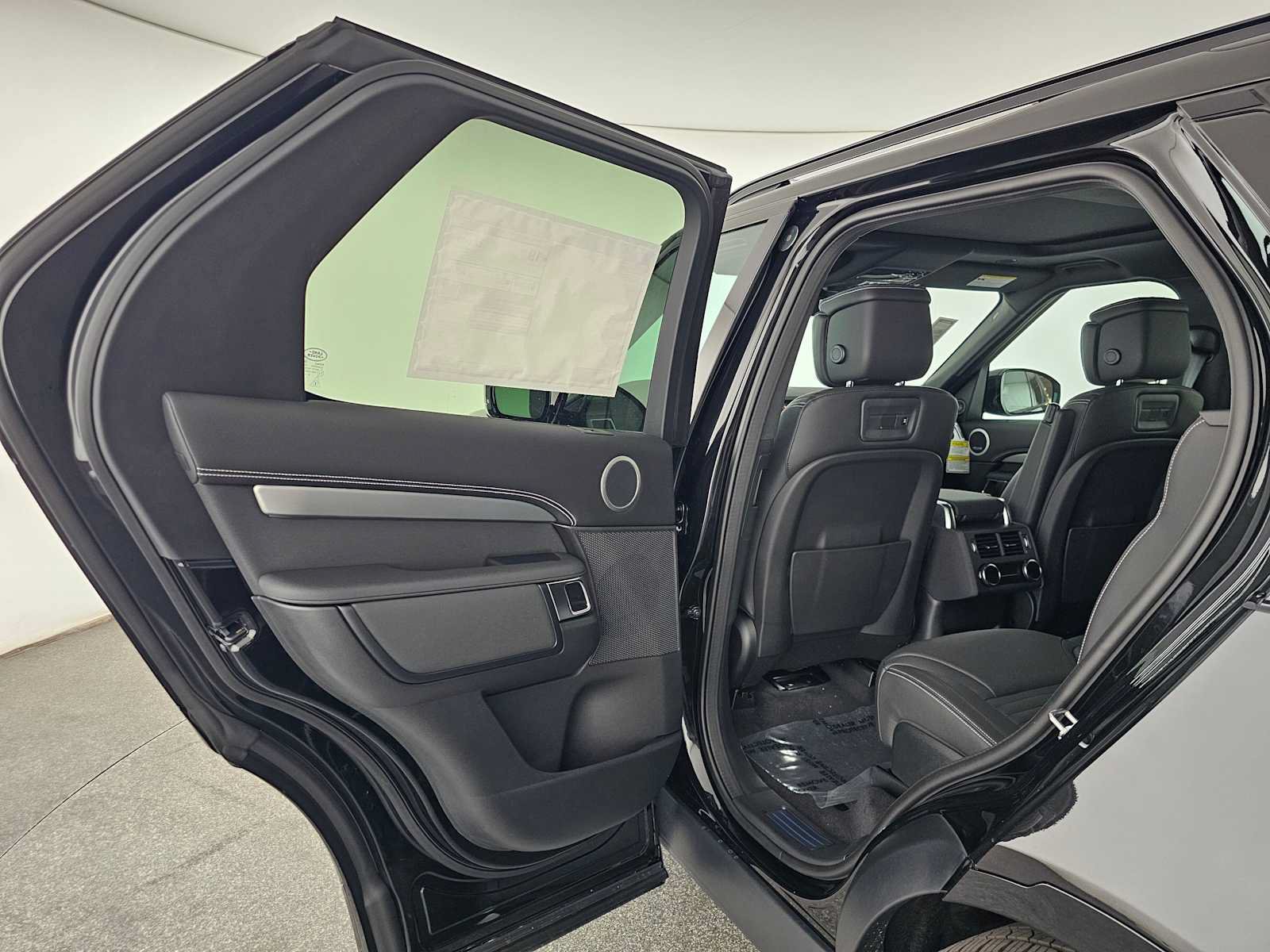New 2026 Land Rover Discovery Limited Edition AWD/4WD image 15
