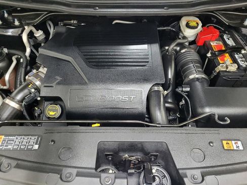 Used 2017 Ford Explorer Platinum image 30