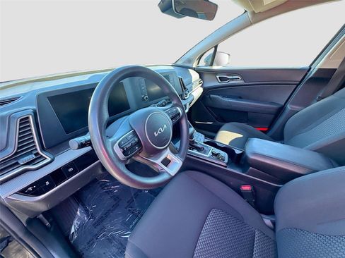 Used 2023 Kia Sportage LX image 9