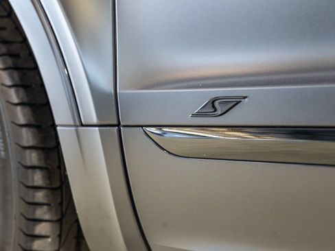 Used 2023 Bentley Bentayga AWD/4WD image 15