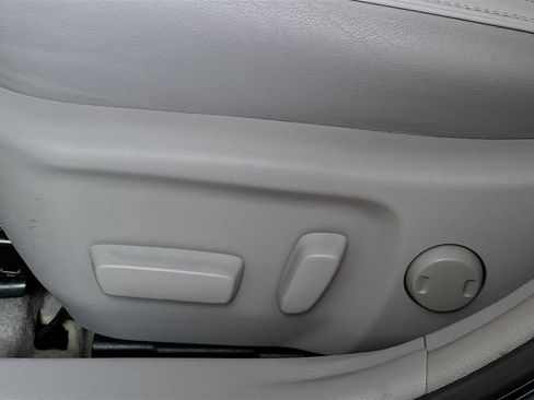 Used 2017 Toyota Camry XLE image 16