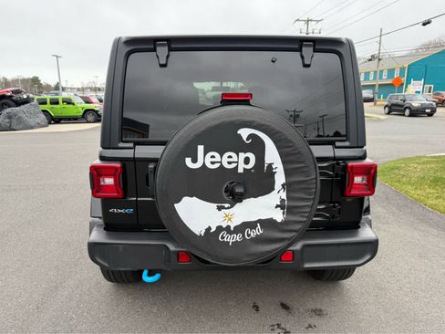 Used 2023 Jeep Wrangler Sahara w/ Cold Weather Group image 6