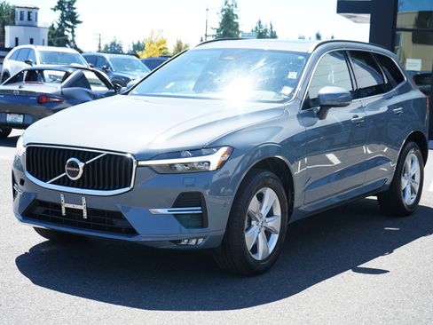 Used 2022 Volvo XC60 B5 Momentum image 9