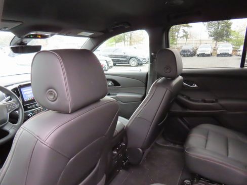 Used 2023 Chevrolet Traverse RS image 28