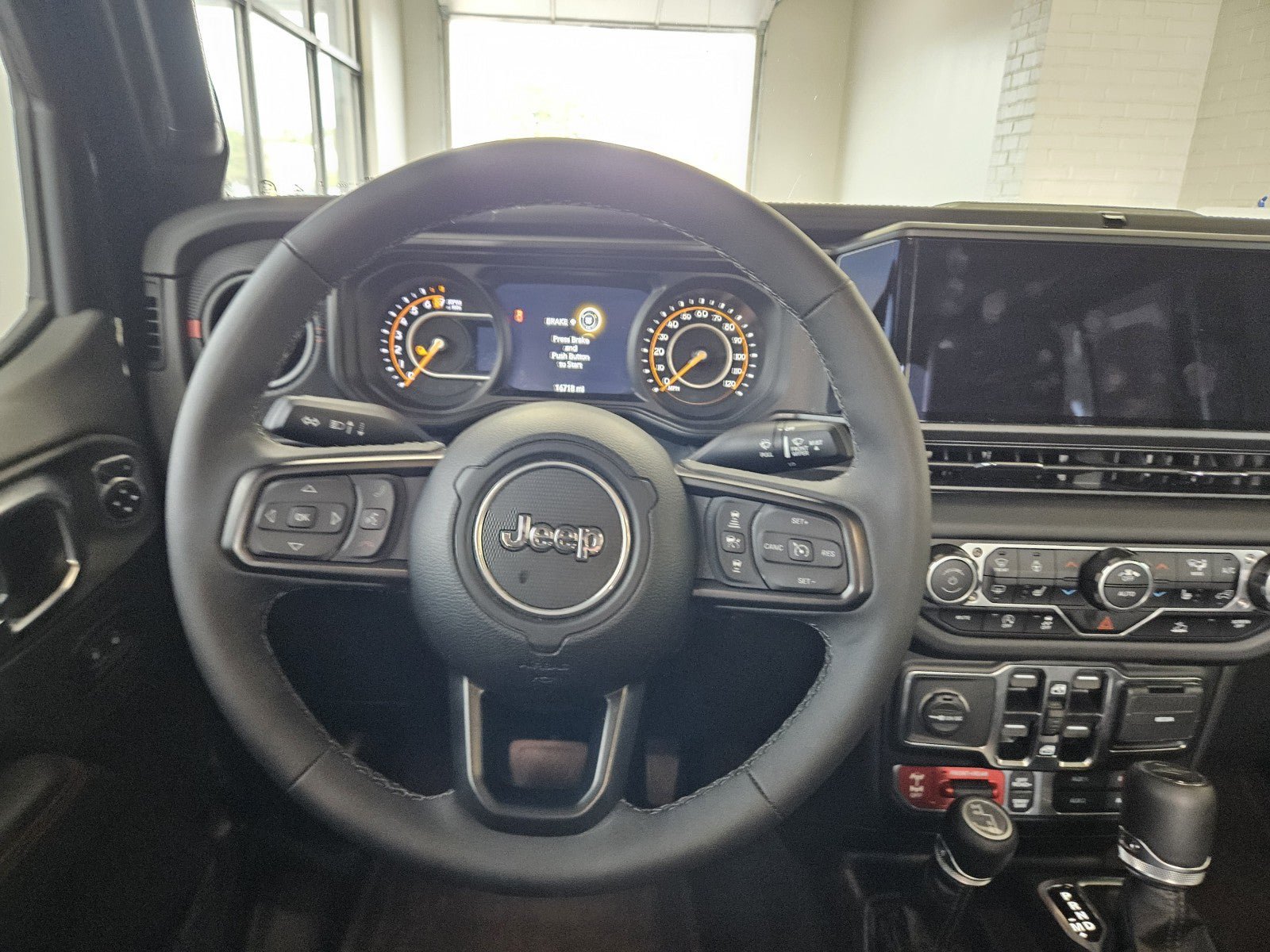 Used 2025 Jeep Gladiator Rubicon w/ Convenience Group AWD/4WD image 17
