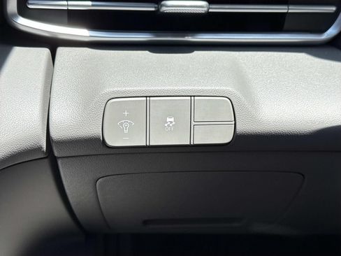 Used 2025 Hyundai Elantra SEL FWD image 19