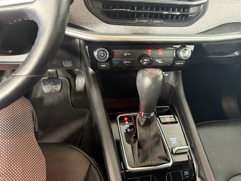 Used 2022 Jeep Compass Latitude image 32