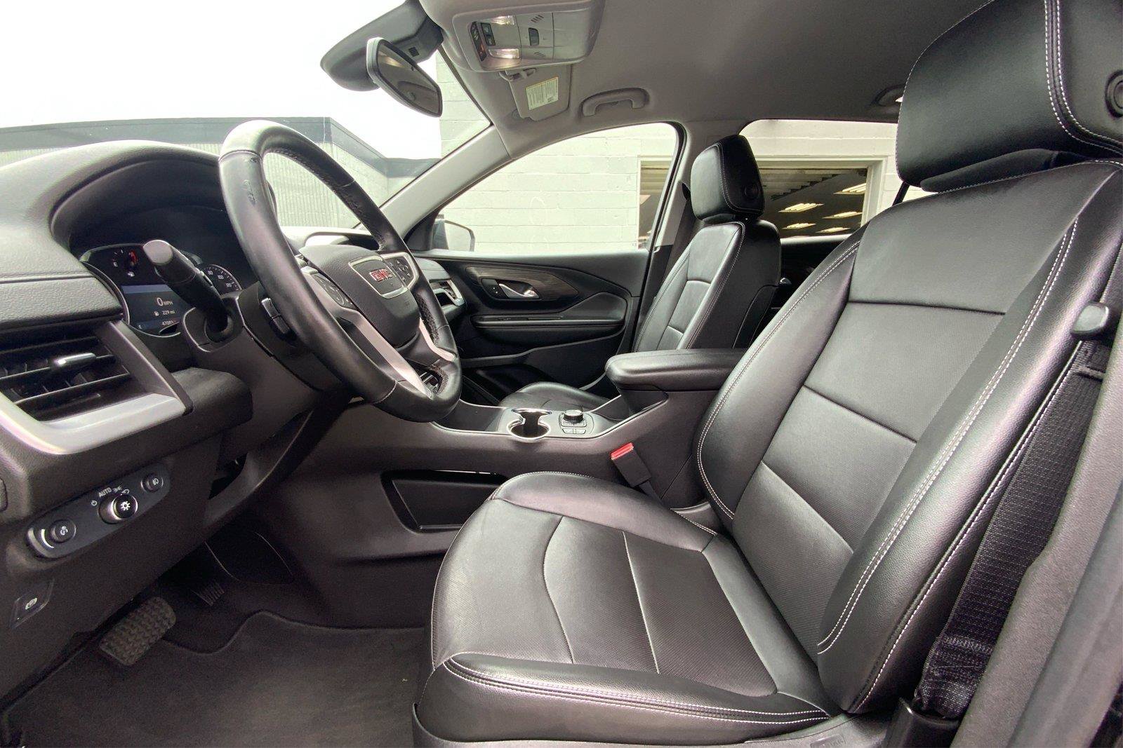 Used 2024 GMC Terrain SLT AWD/4WD image 10