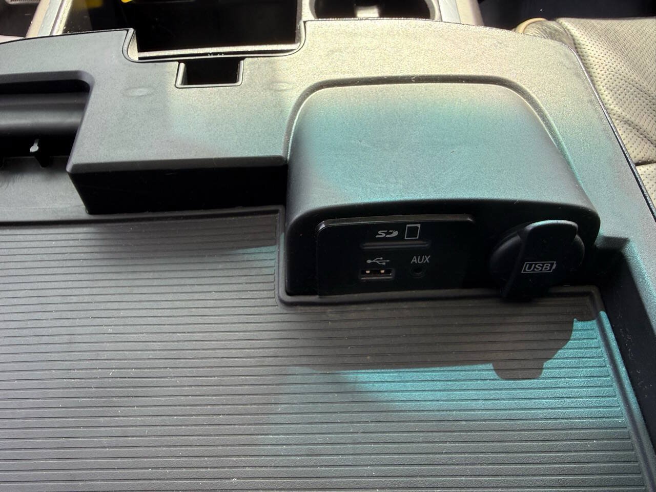 Used 2015 RAM 2500 Limited AWD/4WD image 32