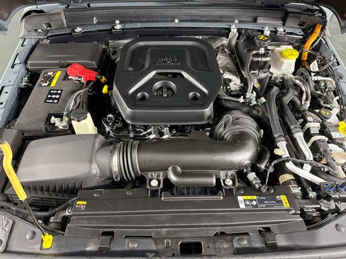 Used 2024 Jeep Wrangler Unlimited Sahara w/ Technology Group AWD/4WD image 18