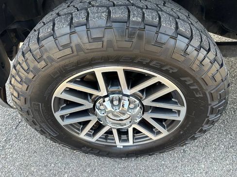 Used 2017 Ford F250 Lariat w/ Lariat Value Package AWD/4WD image 10