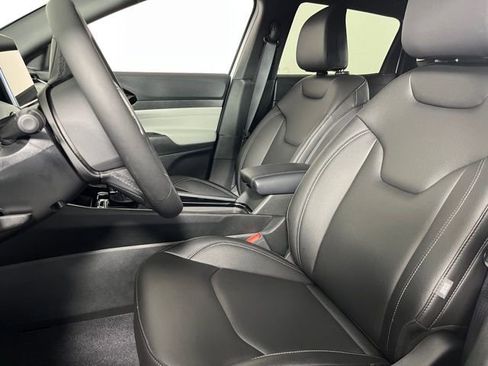 Used 2025 Jeep Compass Limited image 17