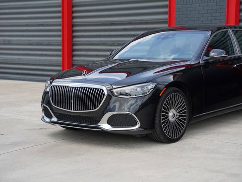 Used 2024 Mercedes-Benz Maybach S 580 4MATIC w/ Manufaktur Leather Package image 2