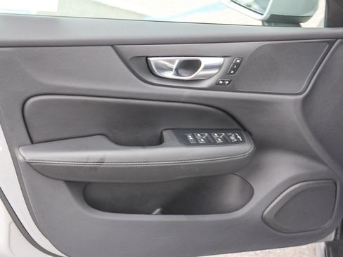 Used 2025 Volvo V60 B5 Cross Country Plus image 19