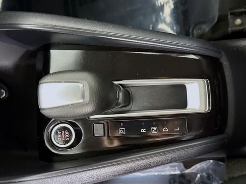 Used 2020 Nissan Kicks S image 20