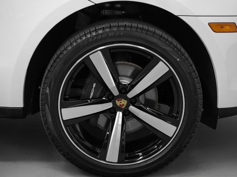 Certified 2026 Porsche Macan AWD/4WD image 16