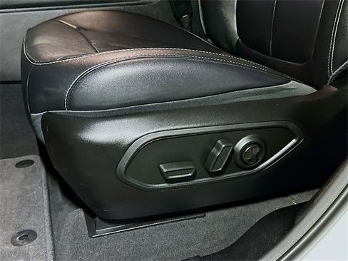 Used 2022 Jeep Grand Cherokee L Limited image 16