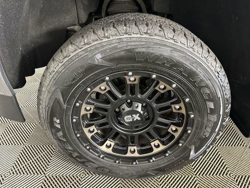 Used 2018 GMC Sierra 1500 SLT w/ SLT Premium Package AWD/4WD image 35