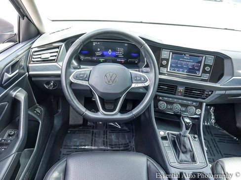 Used 2024 Volkswagen Jetta SE FWD image 12