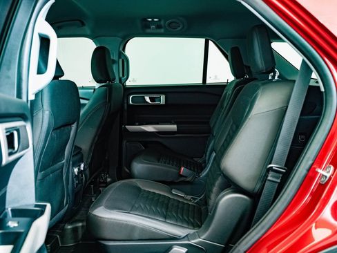 Used 2021 Ford Explorer XLT image 43