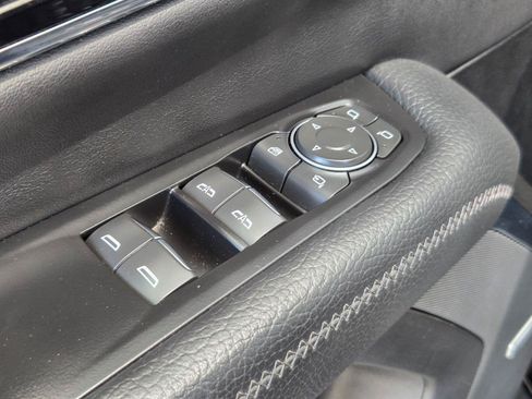 Used 2025 GMC Yukon Denali AWD/4WD image 26