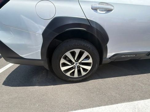 Used 2025 Subaru Outback AWD/4WD image 8