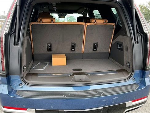 Used 2026 Cadillac Escalade Luxury w/ Touring Package image 37