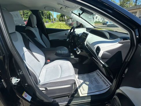 Used 2018 Toyota Prius Two w/ Prius Two Safety Plus Package FWD image 23