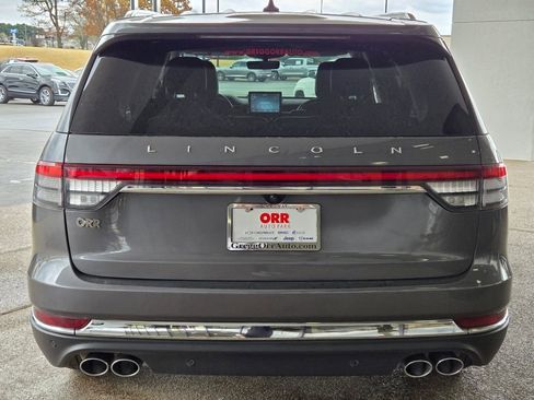 Used 2023 Lincoln Aviator Reserve AWD/4WD image 4