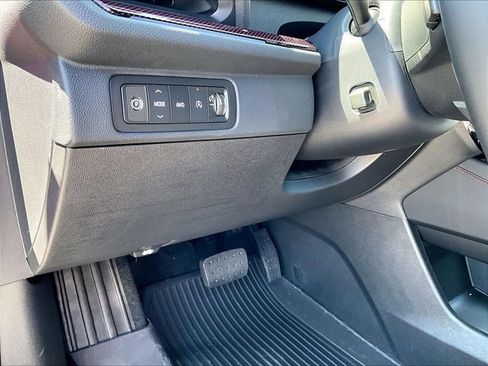 New 2027 Chevrolet Traverse RS w/ LPO, Floor Liner Package AWD/4WD image 33