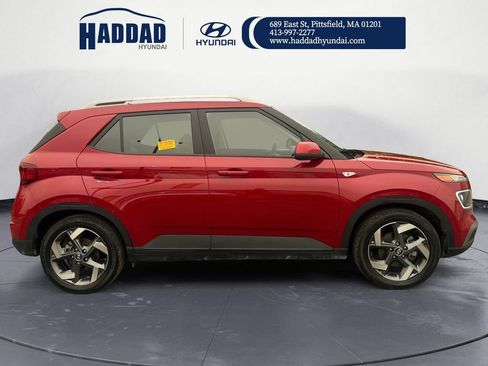 Used 2022 Hyundai Venue Limited FWD image 6
