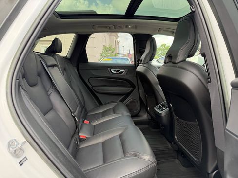 Used 2023 Volvo XC60 B5 Ultimate w/ Climate Package FWD image 17