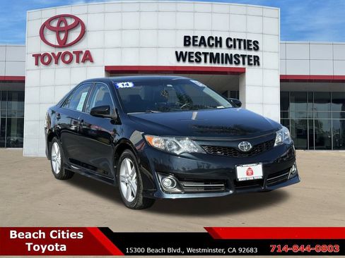Used 2014 Toyota Camry SE image 2