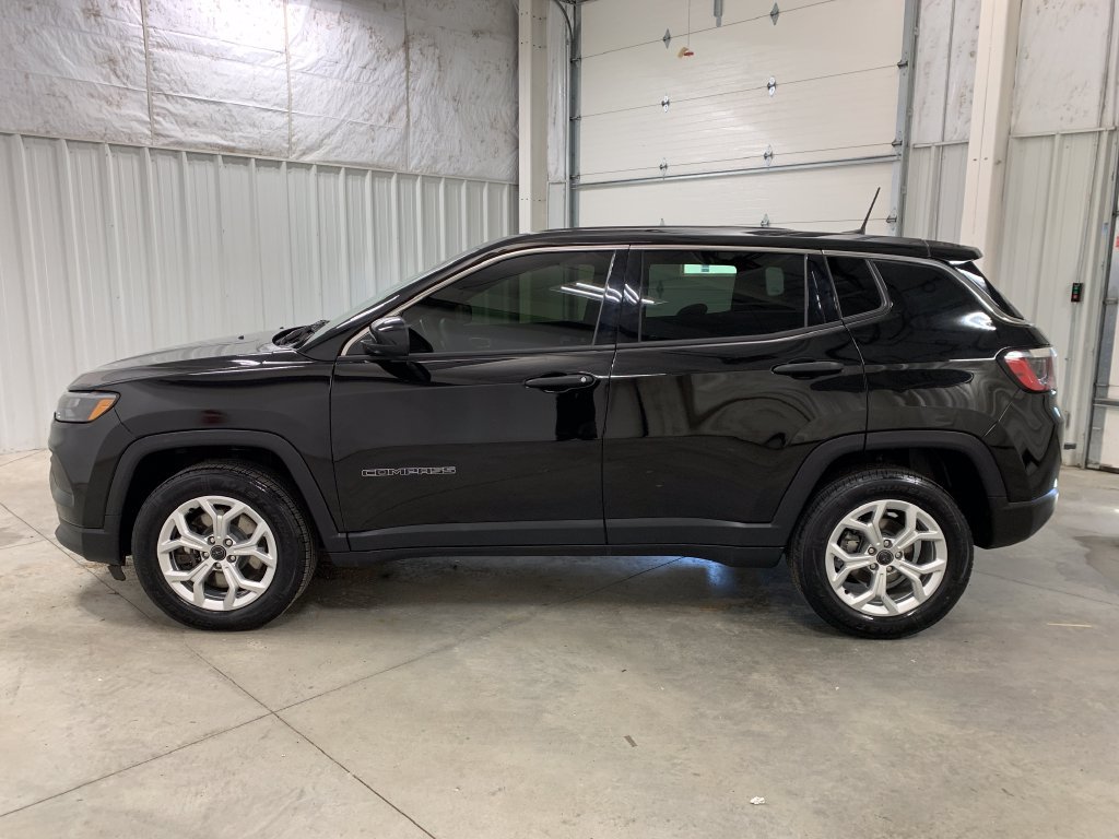 Used 2025 Jeep Compass Sport AWD/4WD image 19