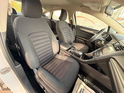 Used 2017 Ford Fusion SE w/ Fusion SE Technology Package image 26
