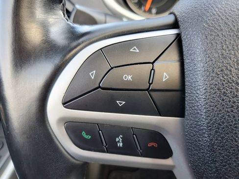 Used 2018 Jeep Cherokee Latitude Plus w/ Comfort/Convenience Group AWD/4WD image 22