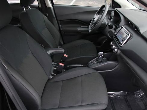 Certified 2025 Nissan Kicks Play S FWD image 30