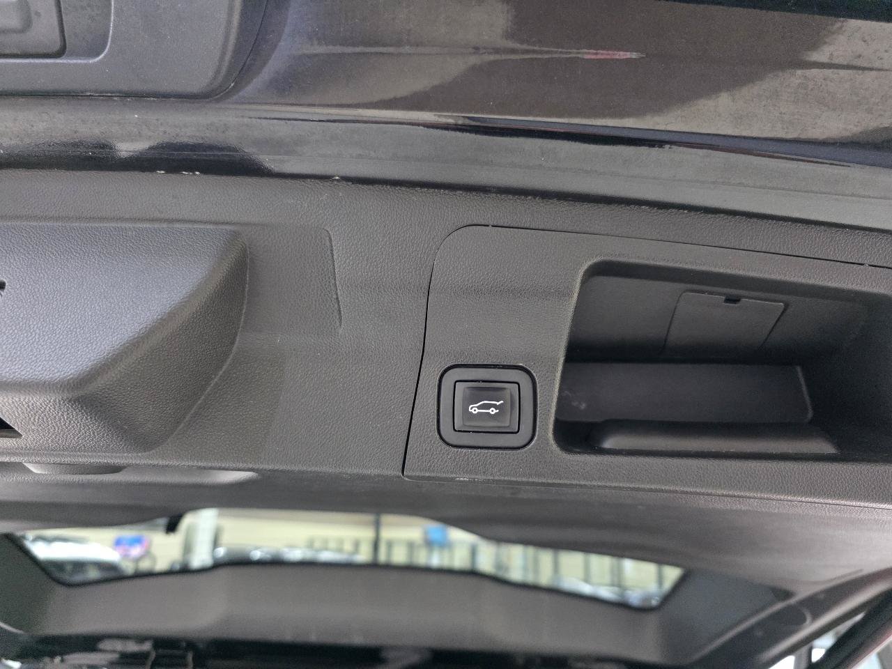Used 2017 GMC Acadia Denali AWD/4WD image 14