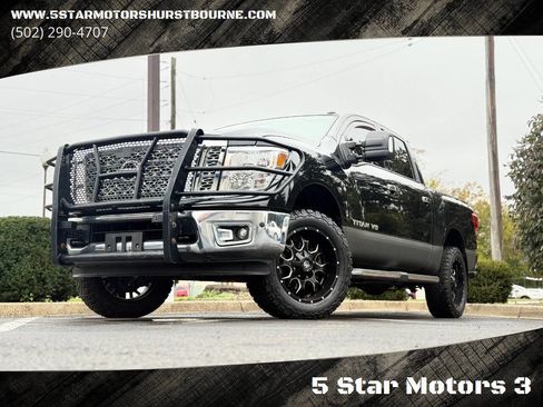 Used 2019 Nissan Titan SV w/ SV Convenience Package image 1