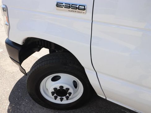 Used 2024 Ford E-350 and Econoline 350 Super Duty w/ Power Windows & Locks Group image 3