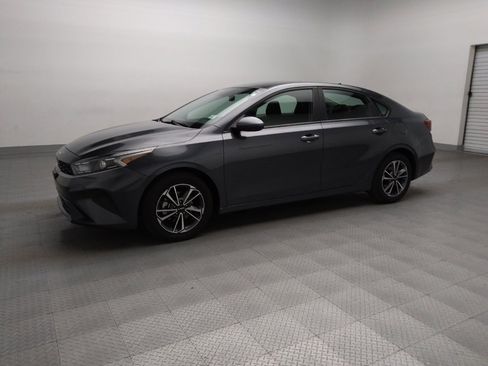 Used 2022 Kia Forte LXS image 2