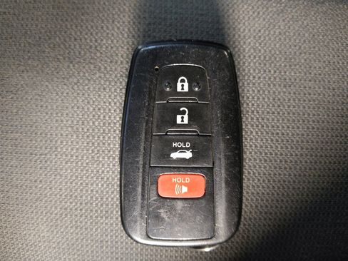 Used 2020 Toyota Corolla LE image 32